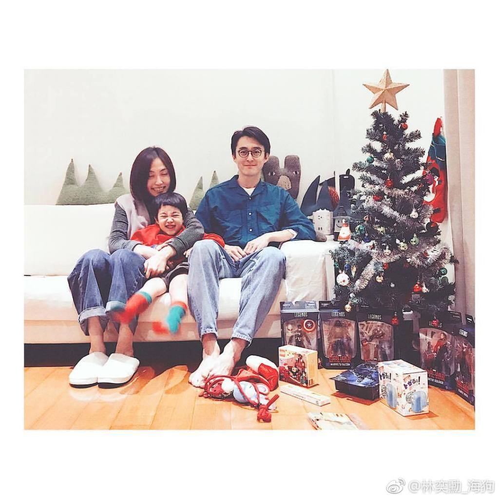 林奕勋的老婆游爱宝资料照片 三口之家很幸福温馨