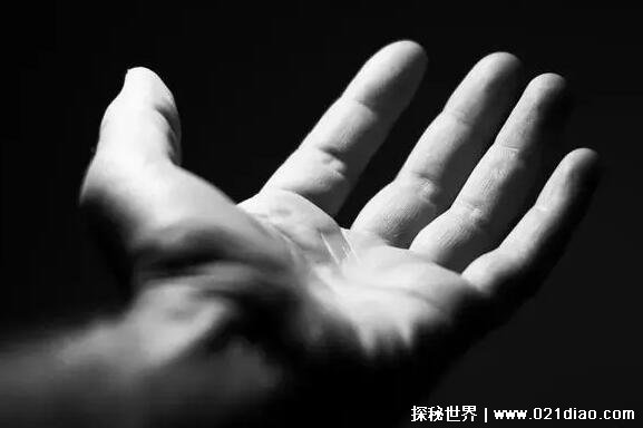 人死后亲人能摸摸他的手吗 会倒霉:摸死人的手有什么说法