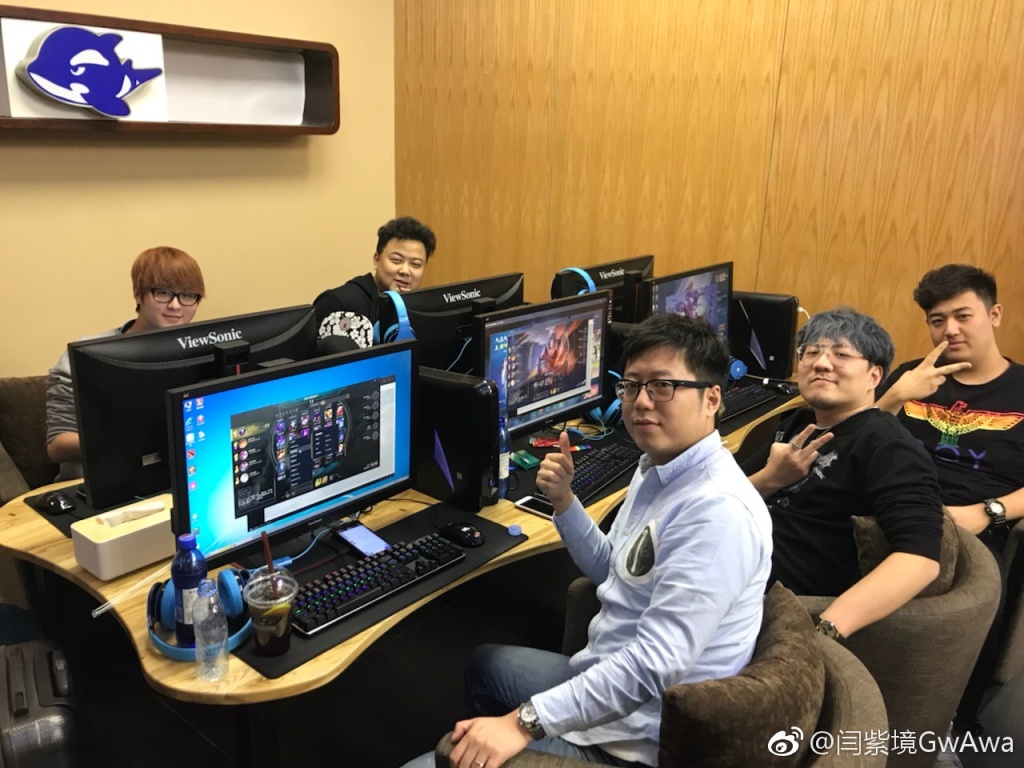 ���Ͼ�Ϊʲô���޵� lpl��ʼ�����Ͼ����ڵ����Žи�����