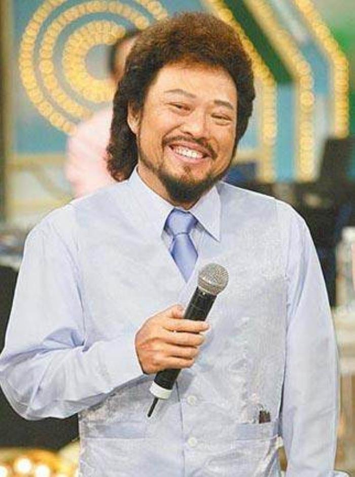 费玉清和张菲为什么不同姓 一门三杰:是什么关系?是是亲兄弟吗