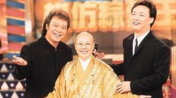 费玉清和张菲为什么不同姓 一门三杰:是什么关系?是是亲兄弟吗