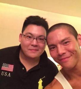 向佑是向太亲生的吗 曾大闹东莞太子酒店被打事件