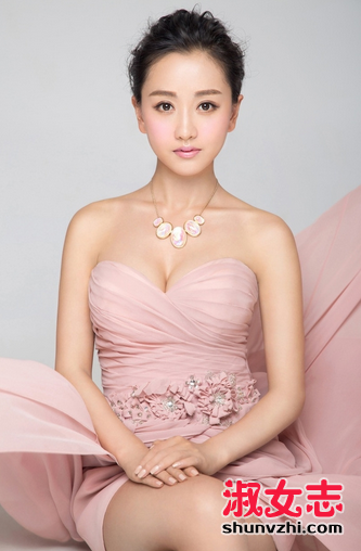 杨蓉的胸怀好大好软 胸围36C身材更是性感曼妙