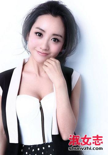 杨蓉的胸怀好大好软 胸围36C身材更是性感曼妙