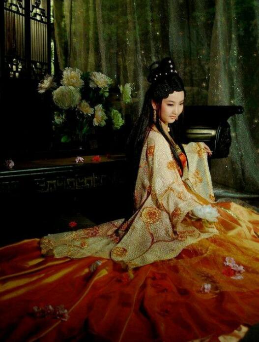 路绮欧为什么这么低调不唱歌了 本人照片:路绮欧现在去哪了
