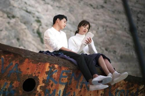 朴宝剑和宋慧乔真在一起了吗 夜宿事件:宋仲基和宋慧乔婚变的罪魁祸首