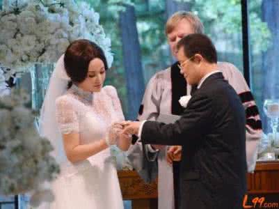 王晓玉娶刘晓庆的原因 之前的感情经历:王晓玉的婚史