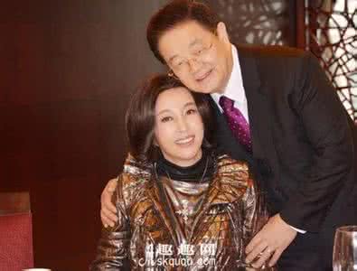 王晓玉娶刘晓庆的原因 之前的感情经历:王晓玉的婚史