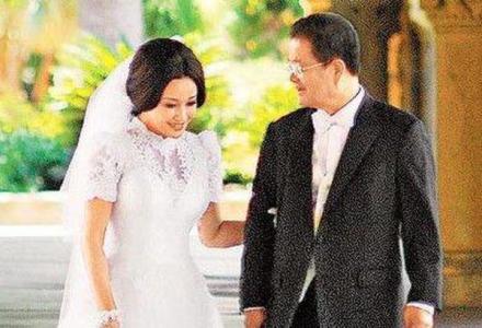 王晓玉娶刘晓庆的原因 之前的感情经历:王晓玉的婚史