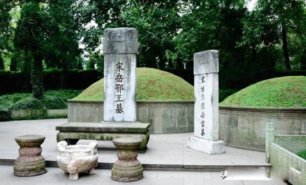 岳飞墓前跪着的五个人都是谁 罗汝楫为何不跪了(小帮凶不配)