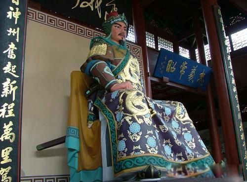 岳飞墓前跪着的五个人都是谁 罗汝楫为何不跪了(小帮凶不配)
