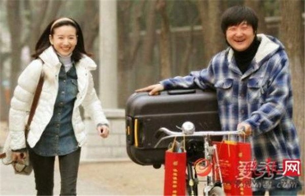 董洁潘粤明婚变原因 三亚激吻:董洁和王大治到底怎么回事