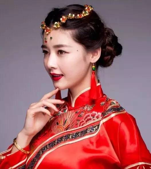 小凤仙礼服是妾穿的吗 结婚穿的龙凤褂是什么