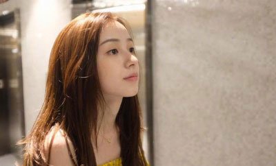 周二珂7月28日回放视频 抱猫走光:弯腰露小馒头是真的吗