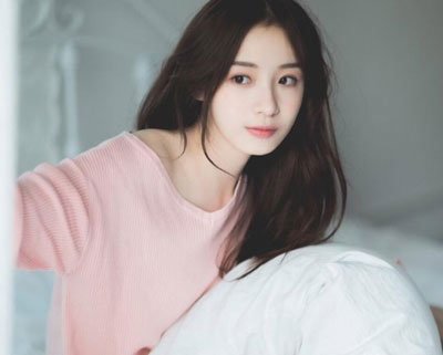 周二珂7月28日回放视频 抱猫走光:弯腰露小馒头是真的吗