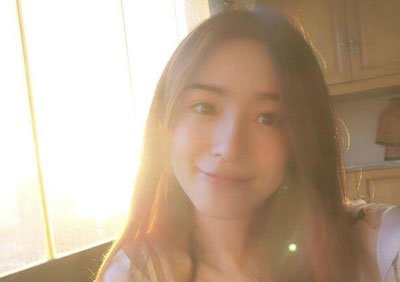周二珂7月28日回放视频 抱猫走光:弯腰露小馒头是真的吗
