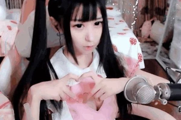 蔡萝莉被禁图片 真实年龄多大擦边球直播会不会被封杀