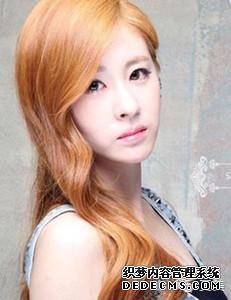张碧晨整容呀对比前后 一大一小:张碧晨鼻子很奇怪整过容吗