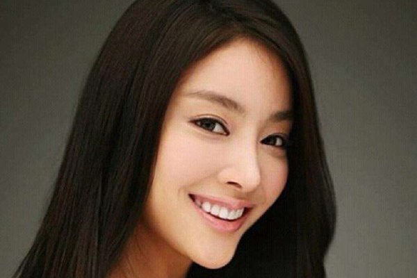 大佬们如何玩张紫妍游戏视频 陪酒陪睡:张紫妍水龙头赛马很变态