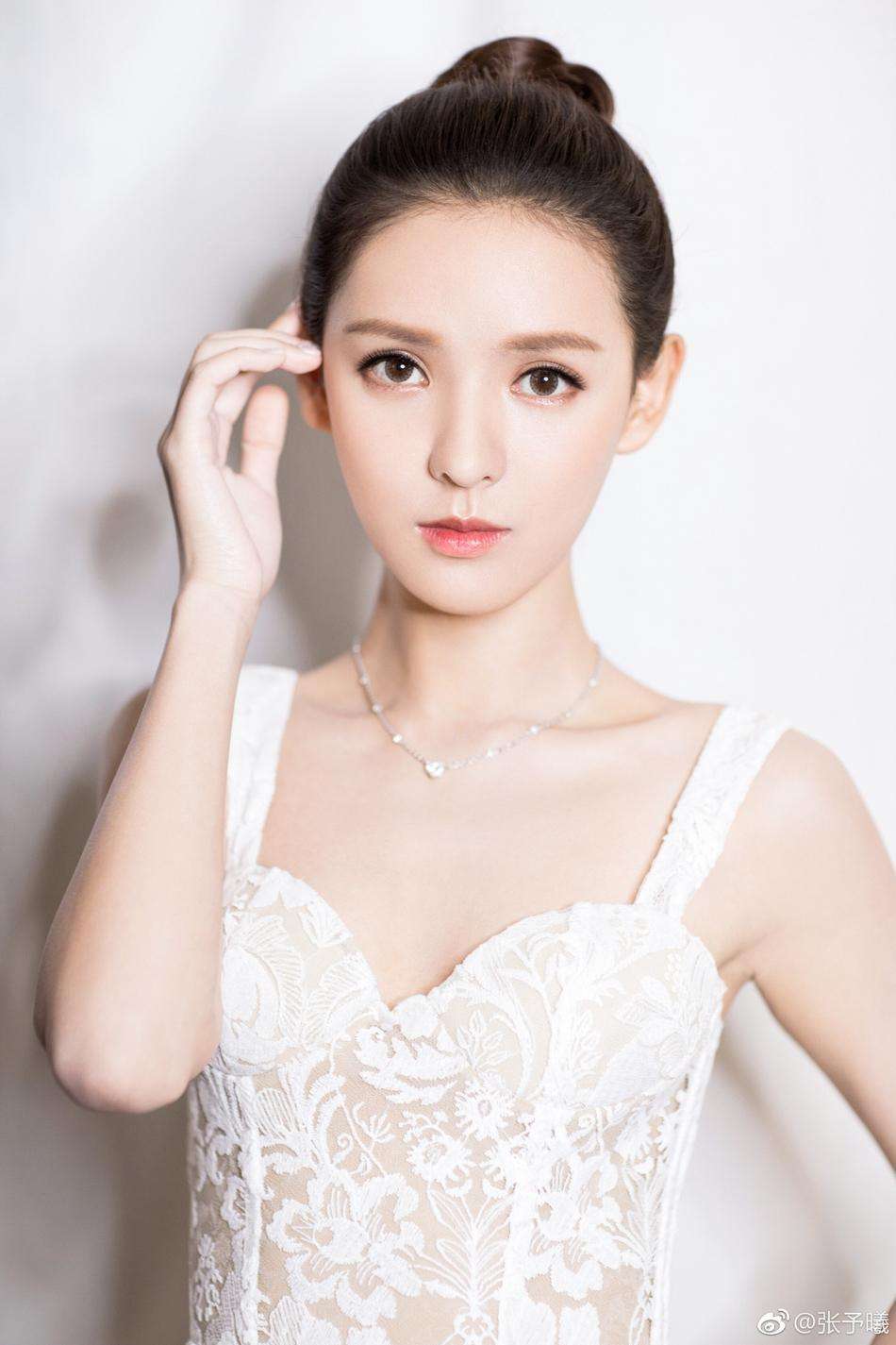 张予曦和王校长的照片 是不是混血?王思聪女朋友主动分手