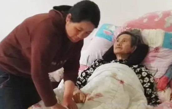 女儿可以给父亲烧纸吗 为什么女儿不能给爸爸烧纸(阴气重)