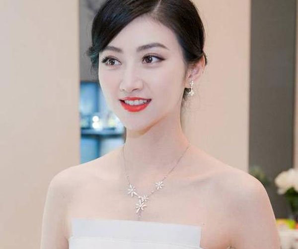 景甜家是什么背景 强大背景是哪个金主的支持