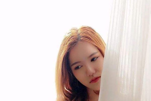 ���ֳ����ͺ�������һ������ ������Ƭ�����ֳ����Ǹ�Ů����˭