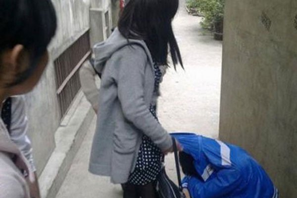 曹小小为什么那么火 从此消失:黑丝教主校园暴力事件始末