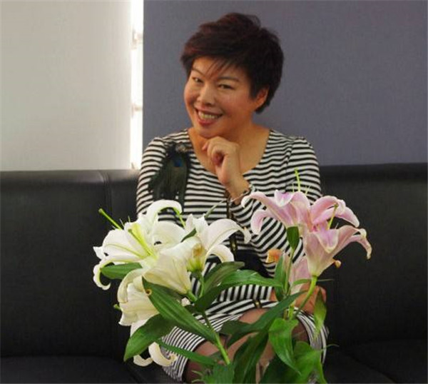 于丹为啥在北大被轰下去 突然没消息了:于丹北大被北大学子轰的真实情况