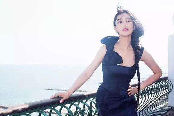 张馨予黑资料八卦 床照事件:张馨予和吴卓羲的合影怎么回事