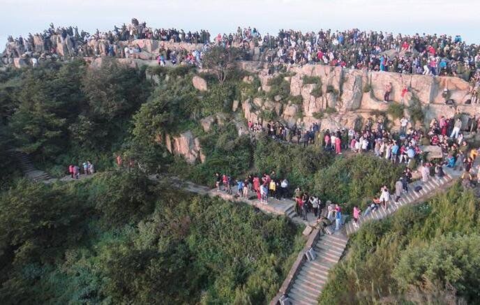 爬泰山不能登顶的说法是真的吗 六类不能爬泰山的人盘点