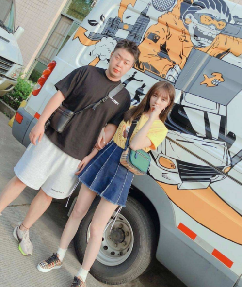 杜海涛向权志龙跪拜事件 点名批评:形象因此大跌