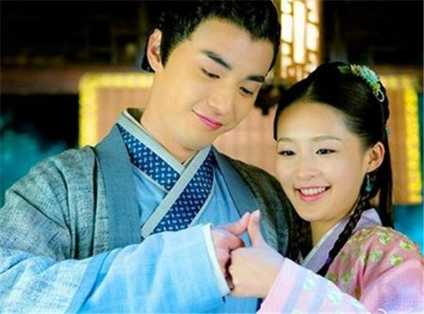 电影演员李沁的老公是谁 仍单身:李沁和哪些男演员谈过恋爱