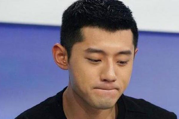 张继科怎么了出什么事了 踢碎广告牌和撕衣服事件