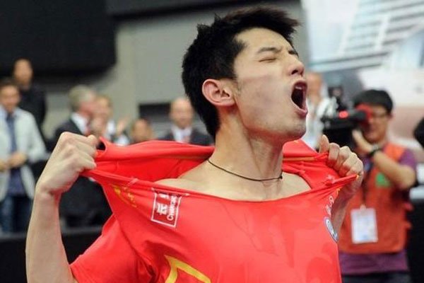 张继科怎么了出什么事了 踢碎广告牌和撕衣服事件