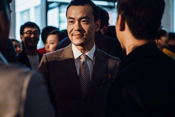莫小棋和廖凡在海边拍的电影 真实摸胸:主演的一半火焰一半海水真做了
