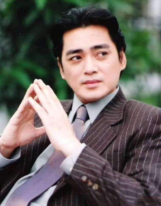 汤镇宗和汤镇业是什么关系 温情贵公子:汤镇宗年轻最帅图片