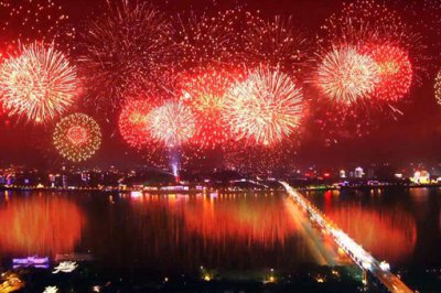 2026年为什么有两个春节 有误:2026年出现了闰正月
