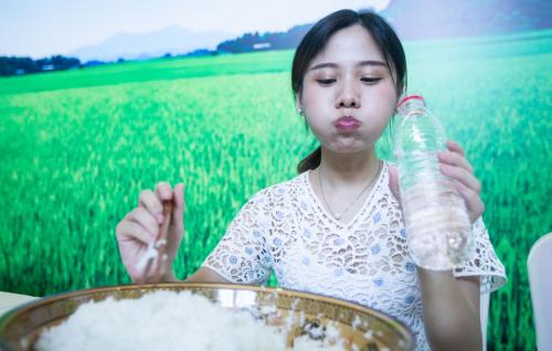 密子君和饲养员怎么了 坐实分手:密子君饲养员什么关系