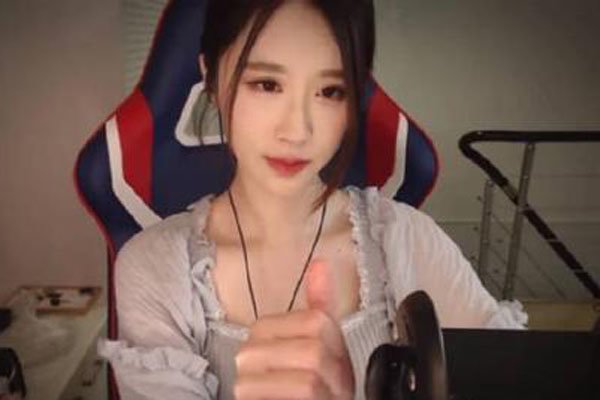 娜娜sweet收费福利 凭借天生的女性优势可以收费
