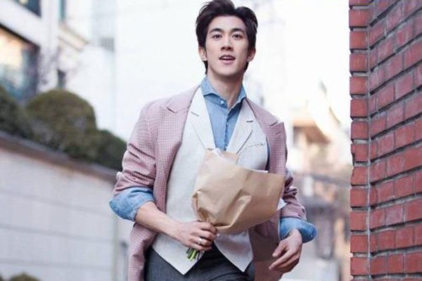 李治廷西裤激凸厉害图 身材矮小要不然早就被范冰冰看上了
