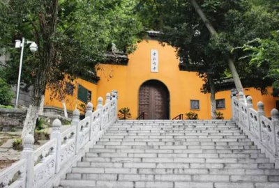 鸡鸣寺求姻缘真的灵吗 成功率高:鸡鸣寺求姻缘准的可怕是真的吗