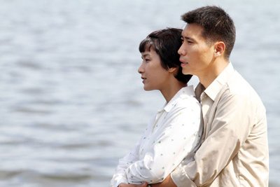 在李乃文拍摄年代爱情电视剧《遥远的幸福》中,饰演武岳一角,这期间