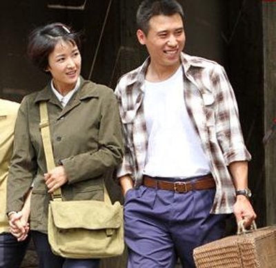 在李乃文拍摄年代爱情电视剧《遥远的幸福》中,饰演武岳一角,这期间