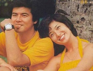 日本男明星三浦友和年轻照片 和妻子的婚姻生活多年如一