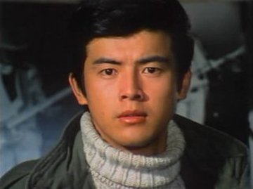 日本男明星三浦友和年轻照片 和妻子的婚姻生活多年如一