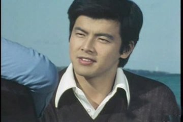 日本男明星三浦友和年轻照片 和妻子的婚姻生活多年如一