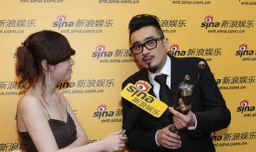 恭硕良身高资料 林忆莲站在他旁边也似乎十分小鸟依人