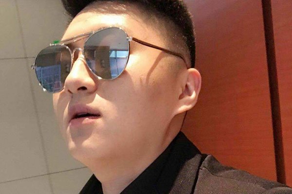 mc小洲三角恋事件 在什么地方进行直播