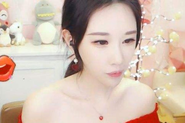 黑暗萝莉韩雅乐事件 黑料在韩雅乐的身上不断体现出来